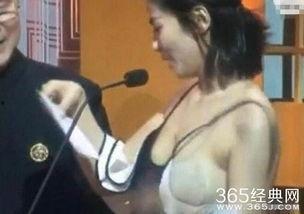 挠刘涛的脚心视频,太解压了！